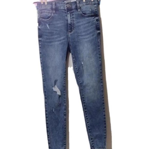 SOLD- 🍄 High Rise Distressed Jeans 🍄 - Picture 1 of 7